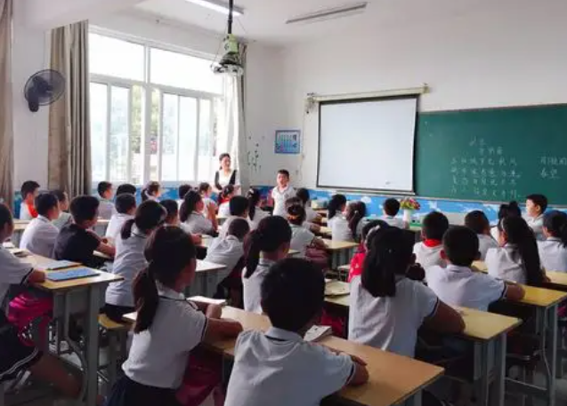 依托名校带弱校强校扶新校开展模式区域教育力量全域共进 依托名校带弱校强校扶新校开展模式区域教育力量全域共进