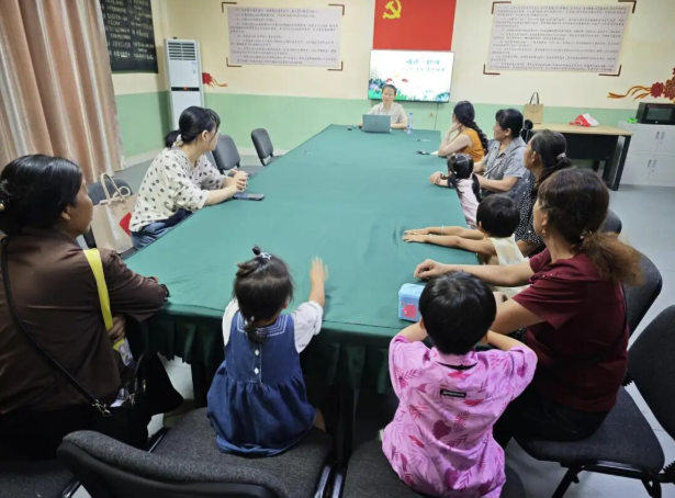 家长教育新格局让每个家庭困有所解让每个孩子向阳成长